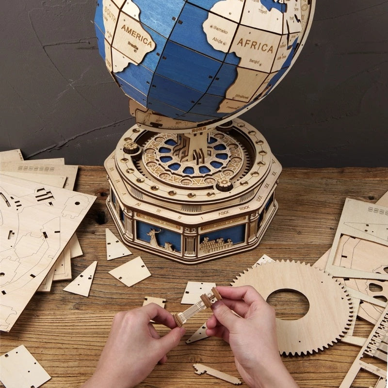 Weltentdecker-Globus – mechanischer Holzbausatz für Erwachsene & Kinder